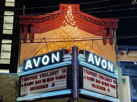 Thayer Street Providence HOLIDAY LIGHTS! - Stylish Life for Moms