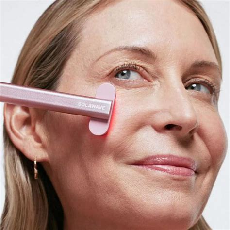Solawave Red Light Therapy Wand Review 2024 | TLC.com