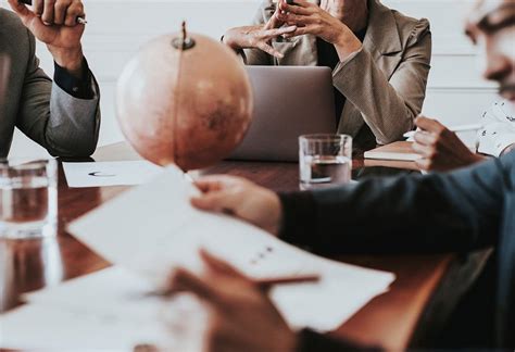 Business Person Meeting 的图像结果