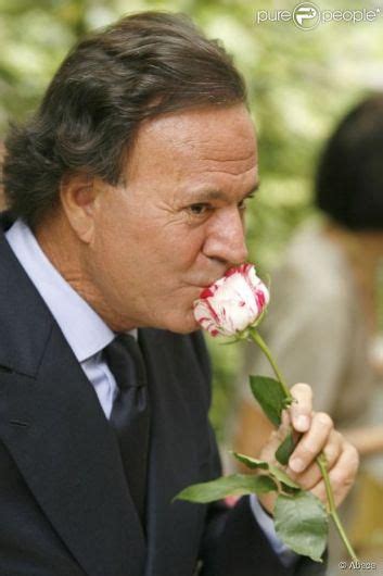 Julio Iglesias fotos (14 fotos) - LETRAS.COM