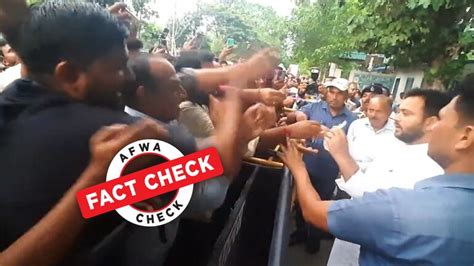Fact Check: These people are not greeting Tejashwi Yadav with pens to ...