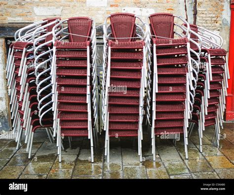Fixed chairs hi-res stock photography and images - Alamy