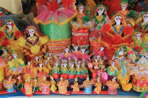 500 Years Old With Over 4000 Shopkeepers And Not A Man In Sight - This ...