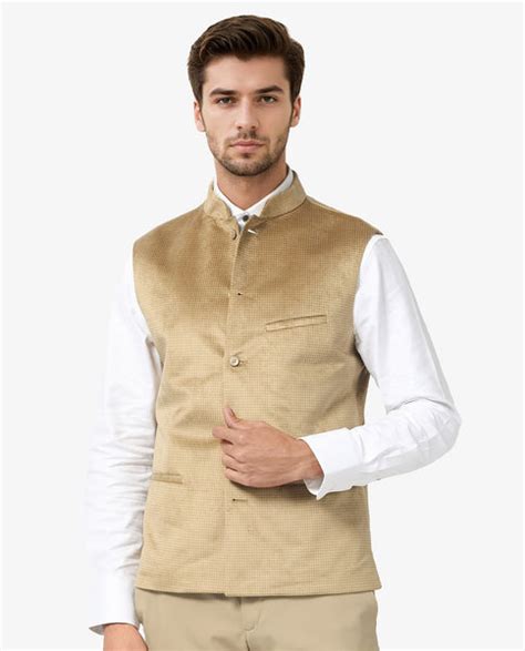 Rare Rabbit Men's Emerald Light Beige Polyester Plain Tailored Fit Sle
