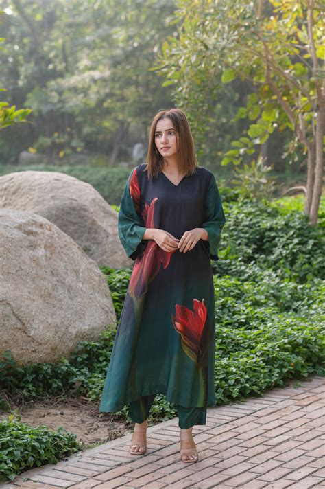 Statement pcs | Wearable art | Etar shop online| Travel clothing