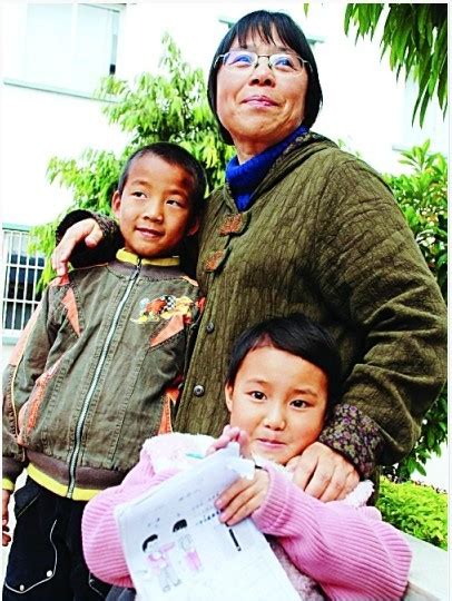 最美乡村教师张桂梅：百个孩子的最美“妈妈”-搜狐新闻