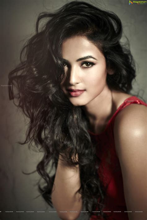 Sonal Chauhan Wallpapers - Wallpaper Cave