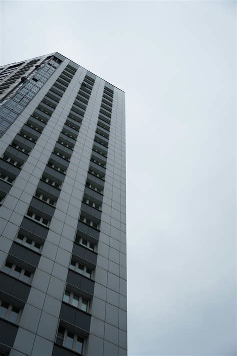 Skyscraper Front View 的图像结果