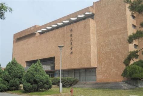深圳大学丽湖校区中央图书馆启用 建有境内高校图书馆首个智能立体书库-深圳大学