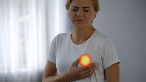 Dolor en los senos: por qué duelen, causas y qué hacer