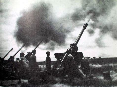 老照片 1958年人民解放军炮击金门 台海形势空前紧张__财经头条