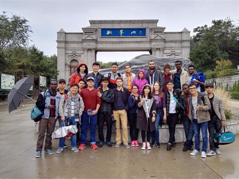 河北秦皇岛：外国留学生进社区 感受中国传统文化