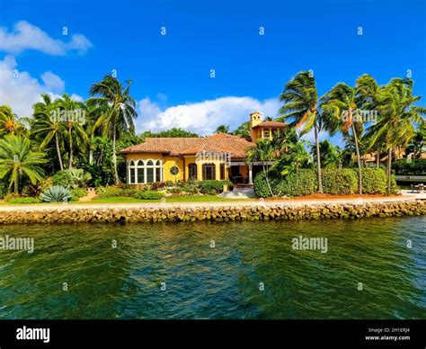 Luxury mansion in exclusive part of Fort Lauderdale known as small Venice Stock Photo - Alamy