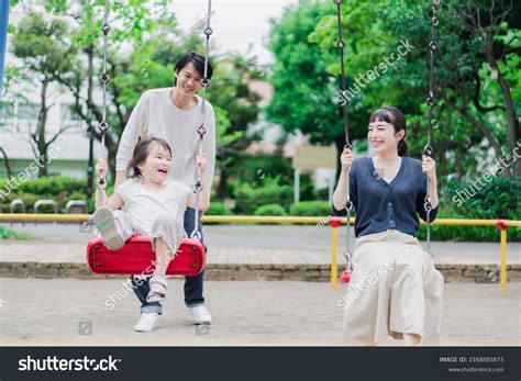 Parents and Kids Playing 的图像结果