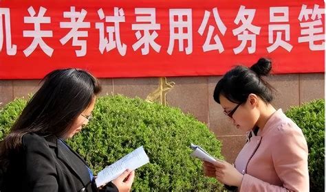 2023年岳阳市退休公务员涨工资政策及公务员级别工资标准表