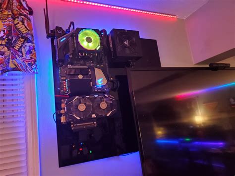 Computer Inside Wall 的图像结果