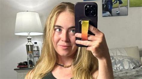 Grace Charis teases fans with sultry mirror selfie as golf influencer shows off toned abs and ...