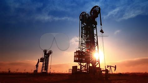 原油期货价格在区间内反复拉锯，短线交易者如何判断有效突破信号