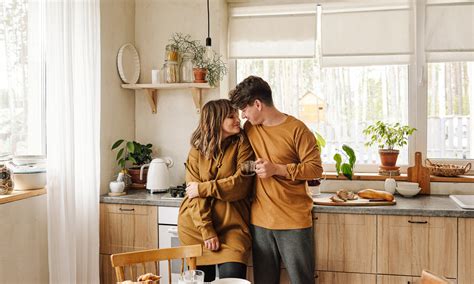 How To Be Romantic: 7 Qualities Of A Romantic Person