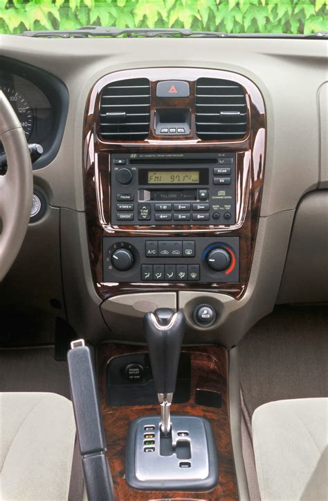 Hyundai Sonata (2005) - picture 11 of 13