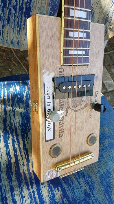 Cigar Box Slide Guitar Tutorial 的图像结果