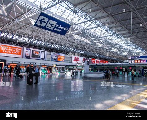 Airpot gates hi-res stock photography and images - Alamy