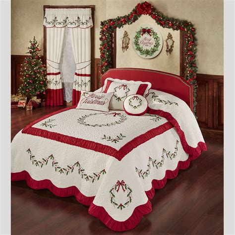 Holly Wreath Quilted Oversized Holiday Bedspread Luxury Bedding
