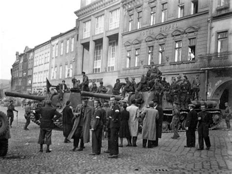 The Destroyer of Beasts: ISU-152 Self-Propelled Artillery | War History ...