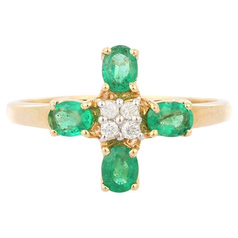 Customizable Minimalist Heart Cut Emerald Ring Set in 14k Solid Yellow ...