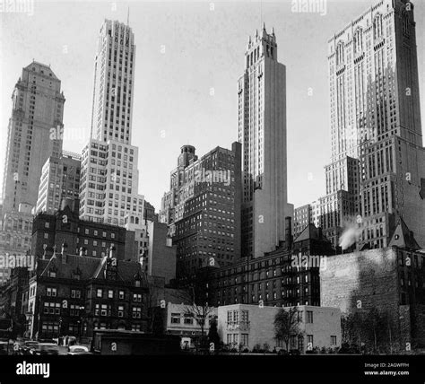 Vintage 1930s manhattan skyscrapers hi-res stock photography and images ...