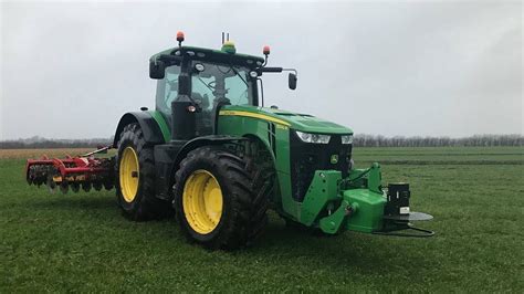 Autonome John Deere 8320R de grootste werkende robot  