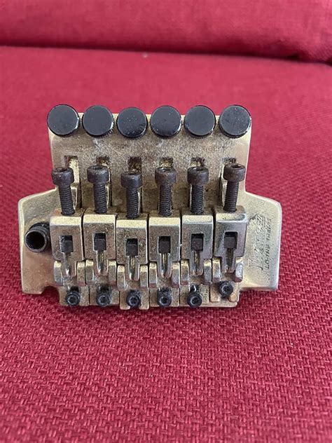 How to Install Graph Tech Piezo On Floyd Rose 的图像结果