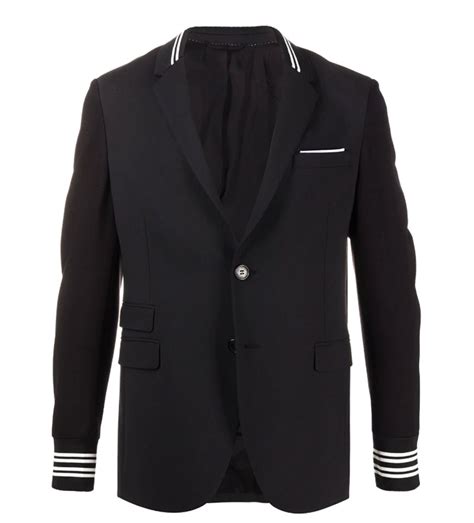 Aditya Roy Kapur’s light jacket is perfect for an impromptu date night ...