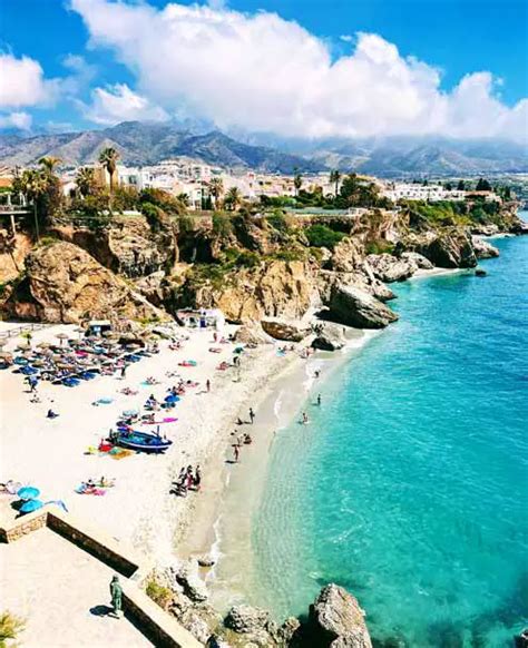 https://www.costatropical.net/images/full-screen/nerja/playa-calahonda-1.jpg