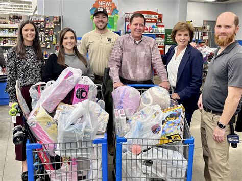 Baldwin EMC shops with rhyme and reason this Christmas season | WKRG.com