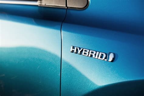 Toyota RAV4 Hybrid (2016) - picture 30 of 53