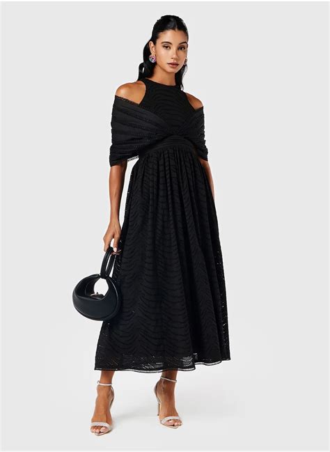 اشتري ثريدز باي اجوني Off Shoulder Schiffli Skirt Dress في السعودية