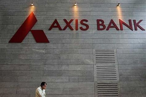 Axis Bank sacks Manager who looted ICICI Bank, killed woman officer