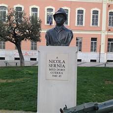 scuola baldacchini barletta monumento a nicola sernia barletta pietre della memoria scuola baldacchini barletta monumento a nicola sernia barletta pietre della memoria