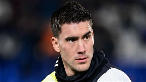 How much does Dusan Vlahovic earn at Juventus?