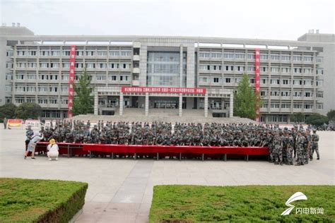 泰安6000余名学生参观国防和军队建设主题图片展_腾讯新闻