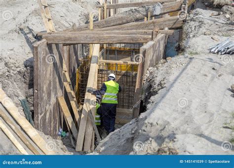 Trenching and Excavation Safety Stock Image - Image of pipeline, industry: 145141039