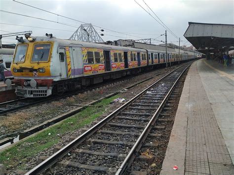 Local Train Local Train 的图像结果