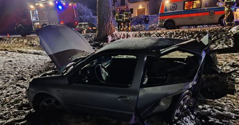 20-letni kierowca uderzył w drzewo – Stara Wieś - Limanowa.in