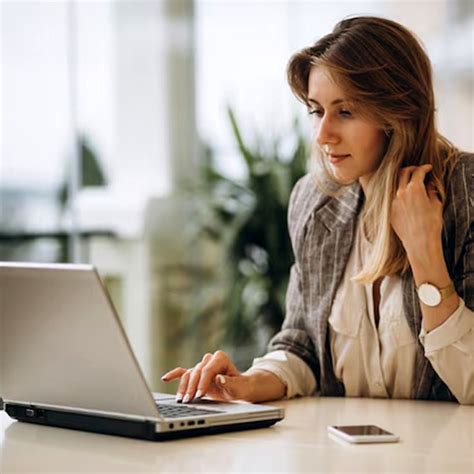 Digital Fashion: Virtual Garments, Metaverse Style & Future Trends