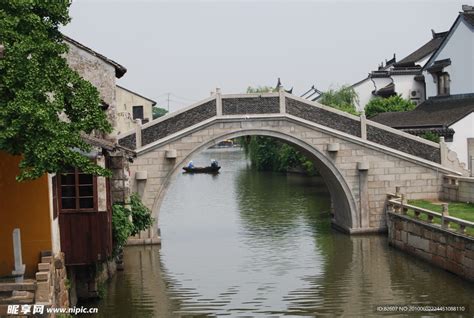 苏州平江路，幽深古巷，小桥流水人家。