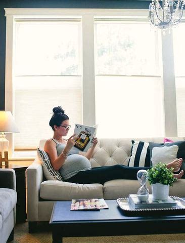Pregnancy Belly Band: 5 Ways to Support Your Belly | The Mommy Collective