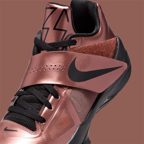 Nike KD 4 "Christmas" FZ5913-800 | SneakerNews.com