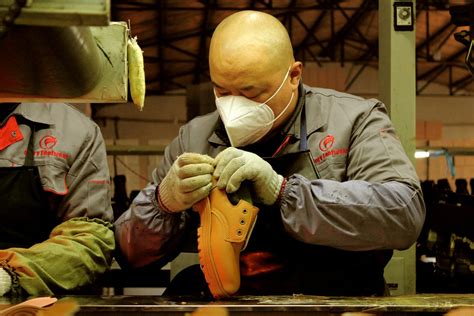 Compression Molding Process Shoe 的图像结果