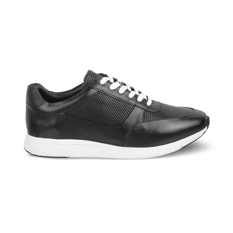 Stylish and comfortable sneakers for men at Tresmode